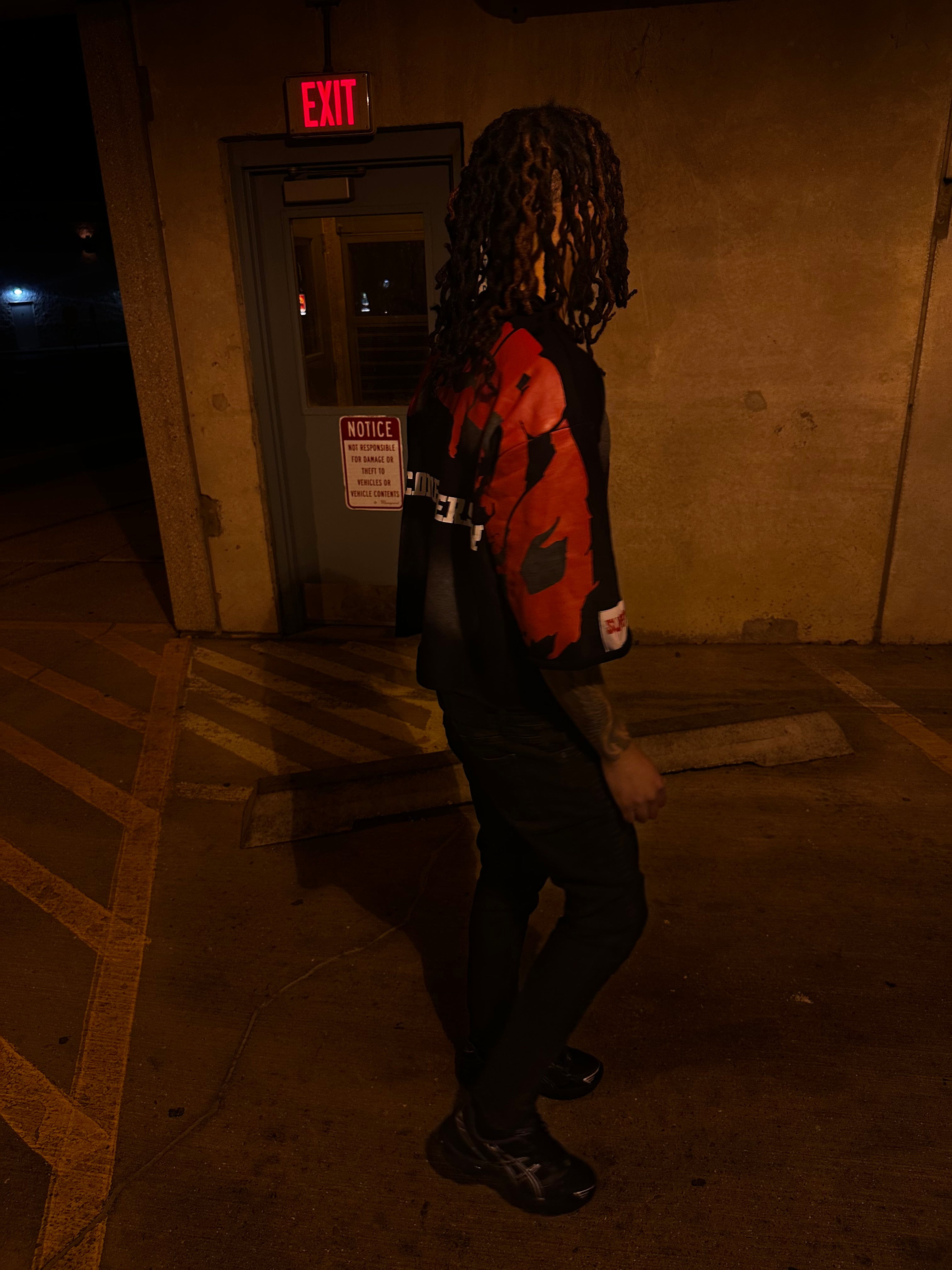 CROPPED “HEAD ON A SWIVEL” SHIRT (BLACK & RED)